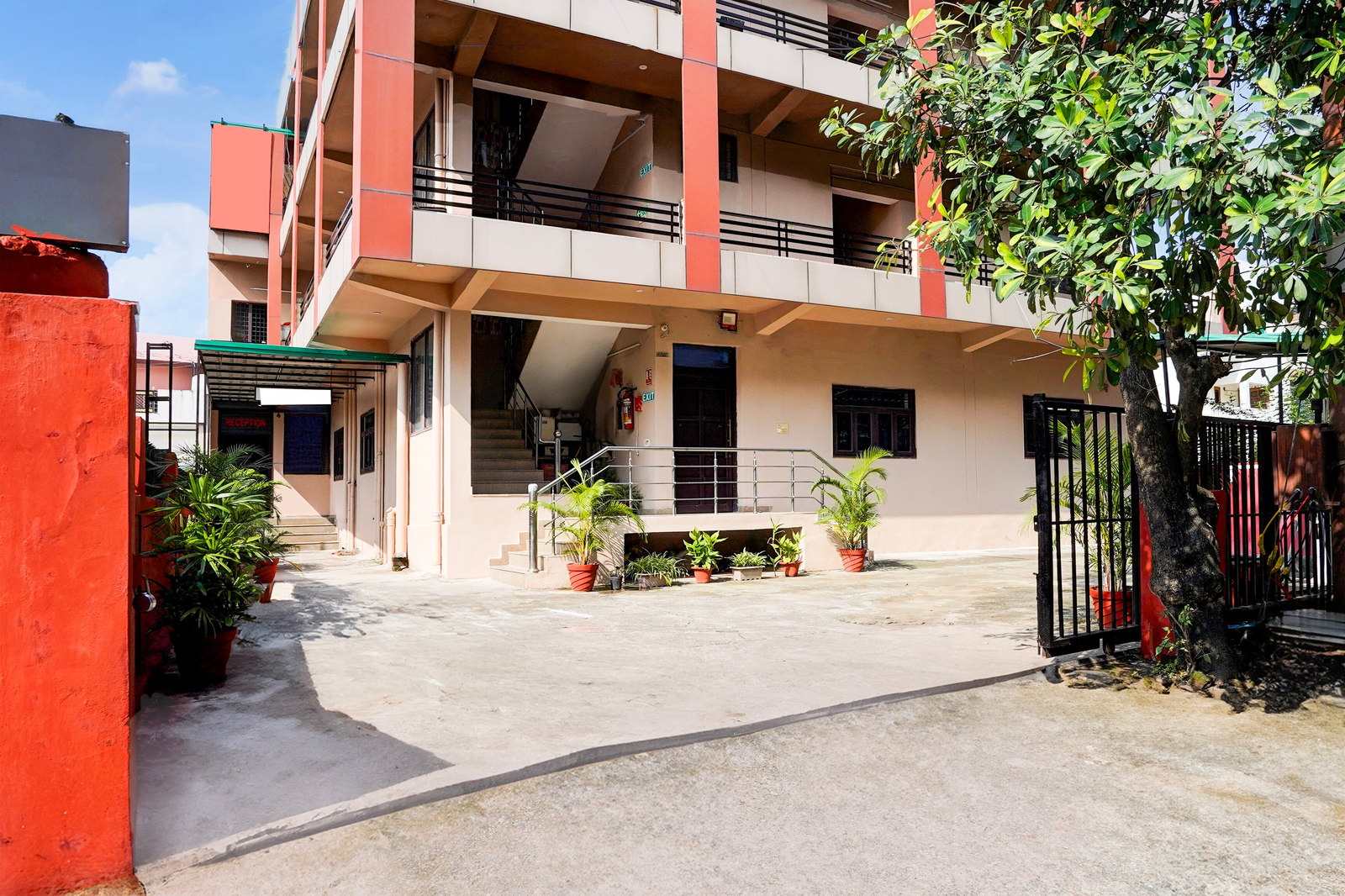 Super Hotel O Gms Road Ballupur Chowk,,4 star