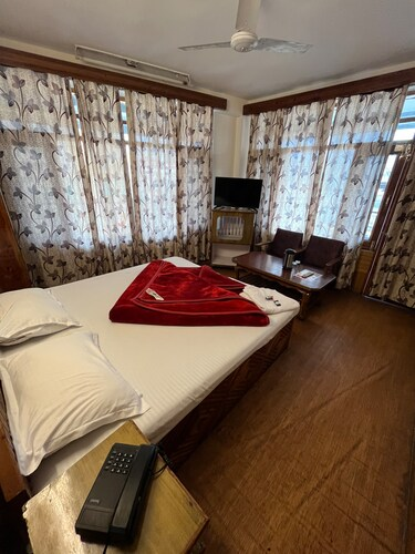 room-image