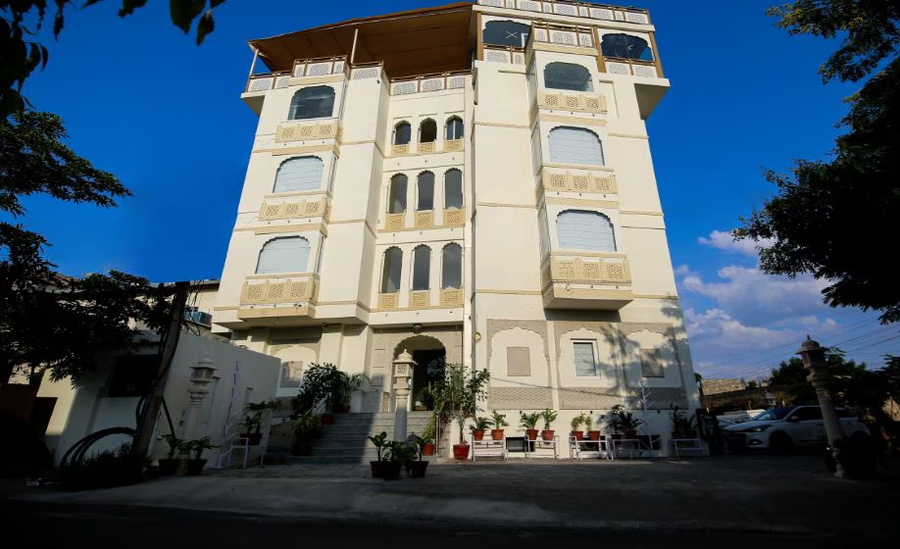 Hotel Ratangarh Palace,Hathroi, Jaipur,3 star