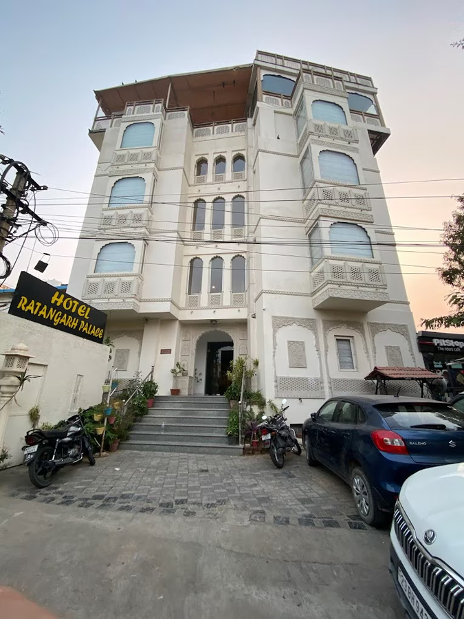 Hotel Ratangarh Palace,Hathroi, Jaipur,3 star
