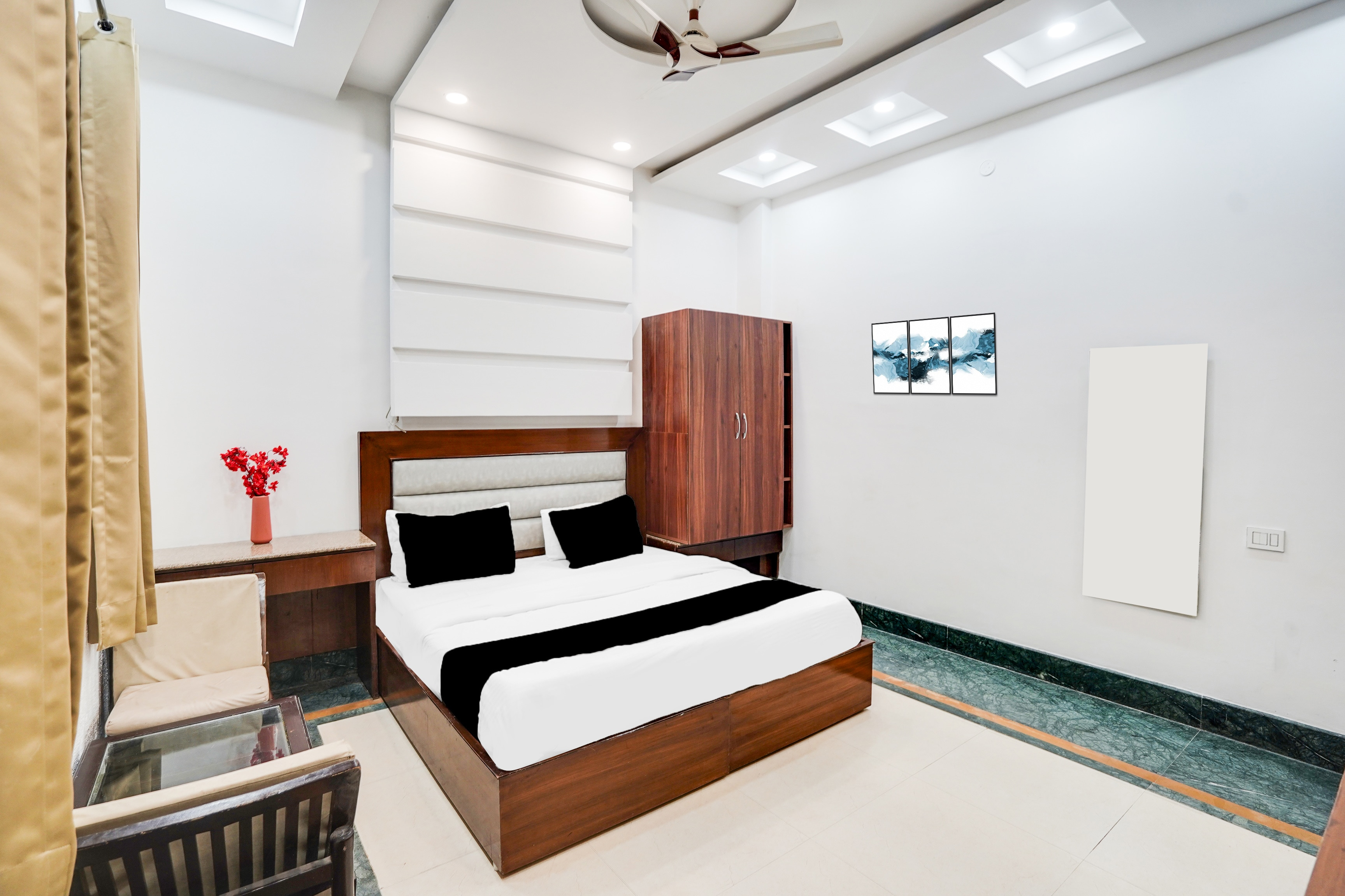 Super Townhouse Selaqui Chakrata Road,,3 star