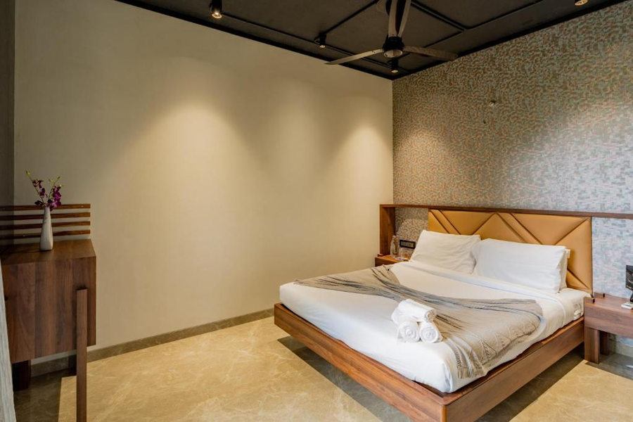 alaya stays imperial serenia 3bhk near khandala hills