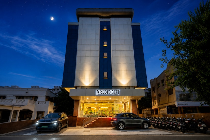 Hotel President, Pure Veg,163, Rnt Marg, Opp. Nehru Statue, Thanewala Terrace, Opp. Nehru Statue, Thanewala Terrace, South Tukoganj, Indore, Madhya Pradesh 452001,3 star
