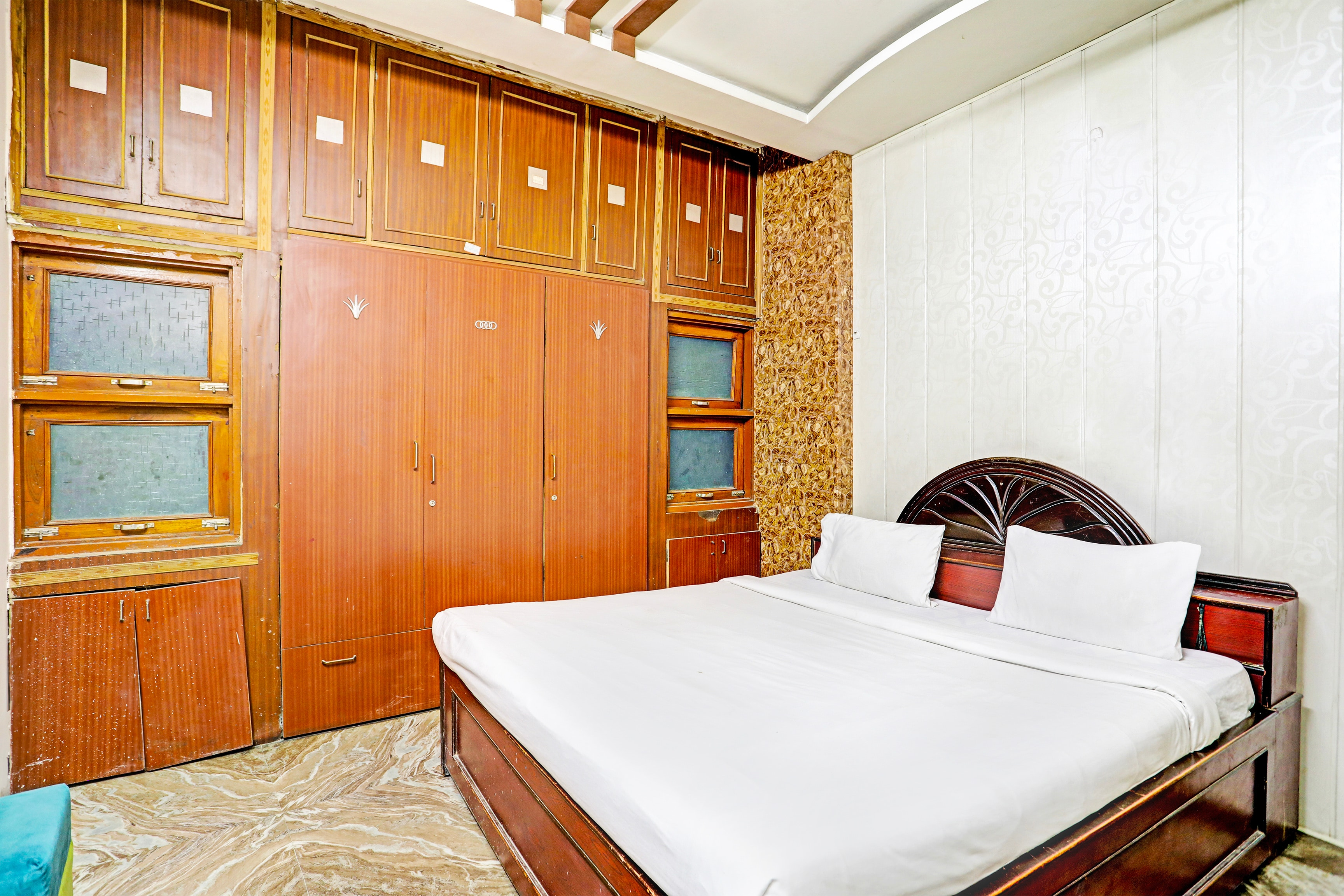 Hotel O Rose Valley Bhawarkuan Square Bus Stop,Indra Puri Colony,3 star