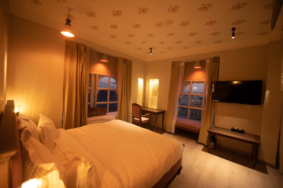 room-image