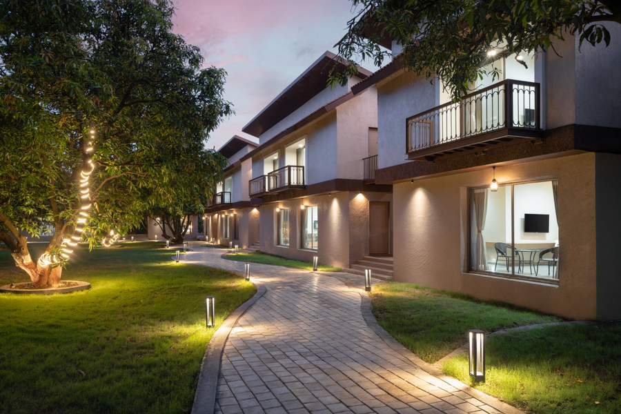 Gir Aatithya Clarks Inn,,4 star