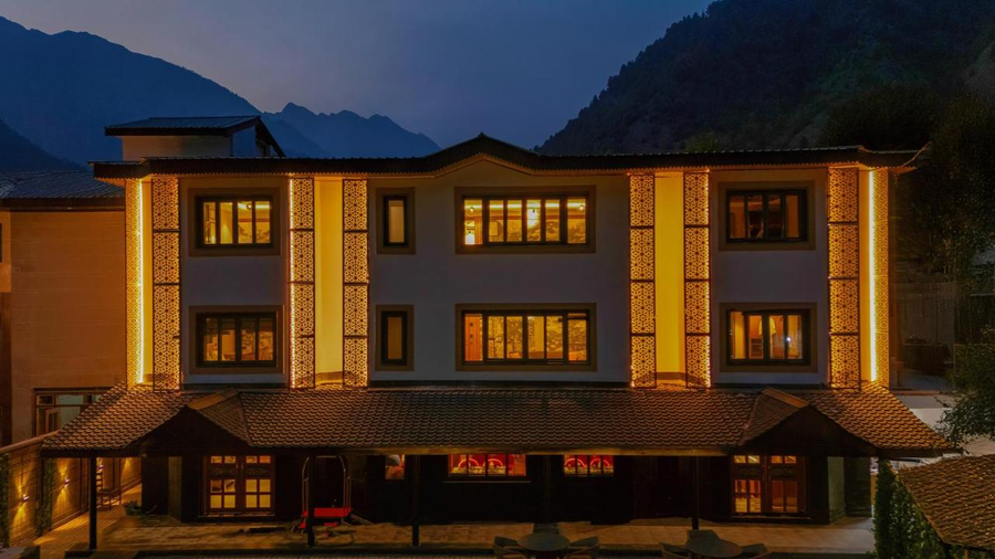 The Vale Lodge,Chandanwari Road,4 star