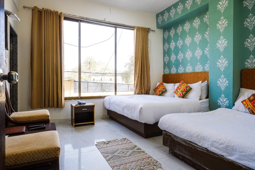 Rudraksh Inn,,3 star