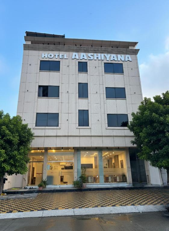 Hotel Aashiyana,,3 star