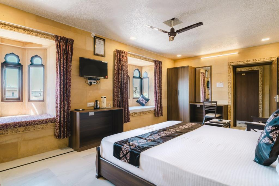 room-image