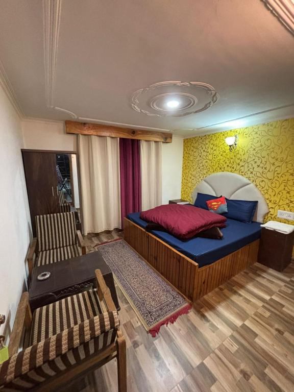 room-image