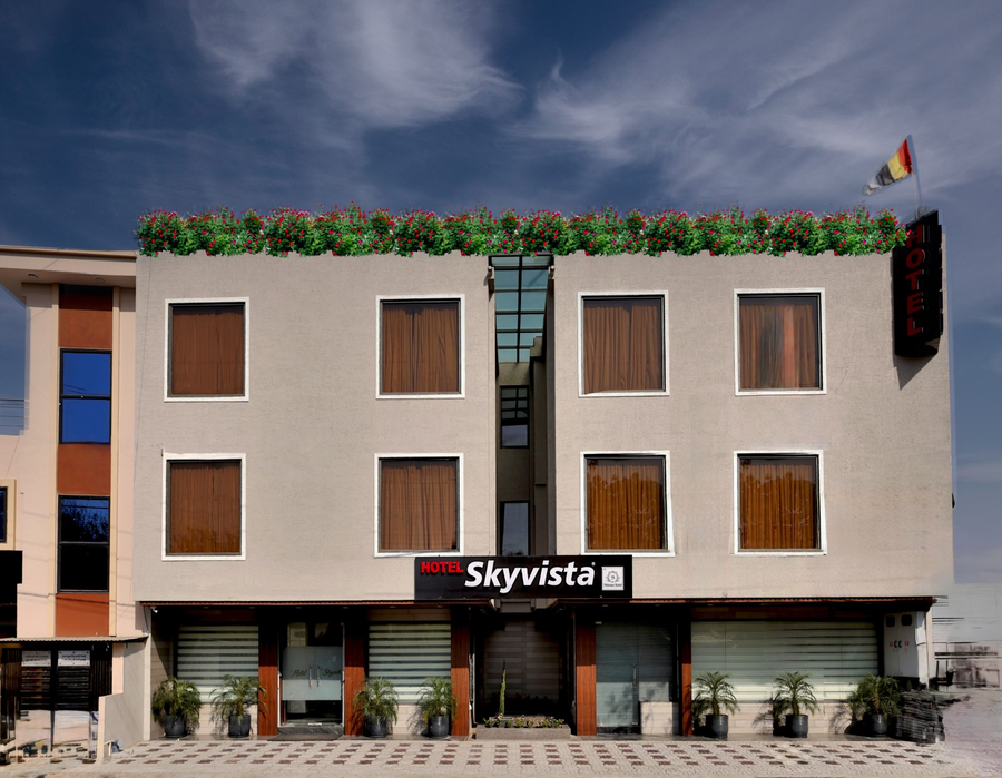 Hotel Skyvista,21-22, Aerodrum Rd, Shri Krishna Nagar, Janshakti Nagar, Kanyakubj Nagar, Indore, Madhya Pradesh 452005,3 star