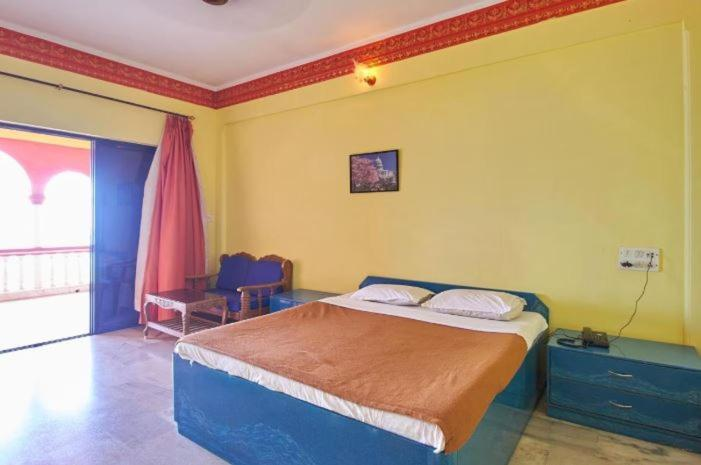 room-image