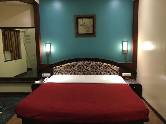 room-image