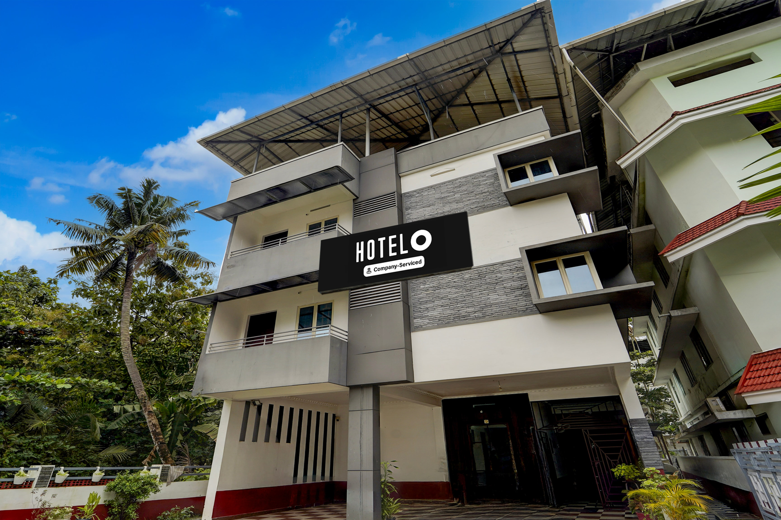 super hotel o palarivattom metro station formerly south gate