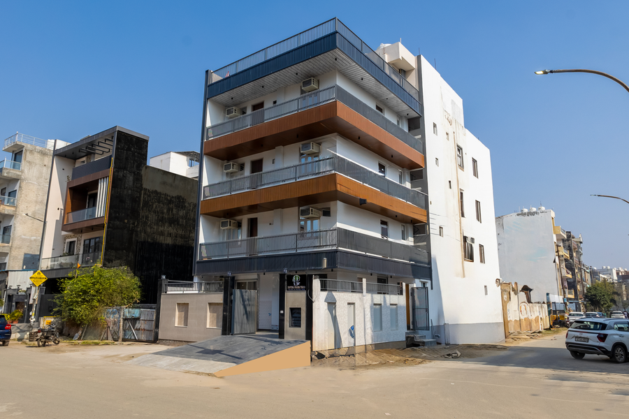 Hotel Park Tree I Sec-63A I Noida,,3 star