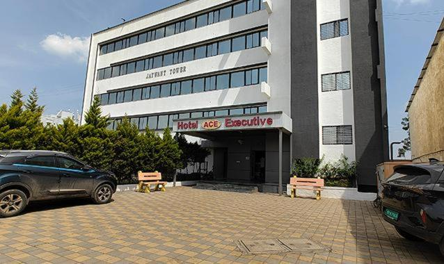 Fabhotel Ace Executive,LONIKAND,3 star