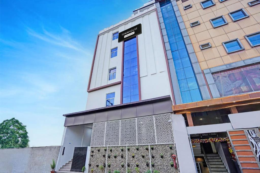 super townhouse vikas nagar lucknow formerly wave blu