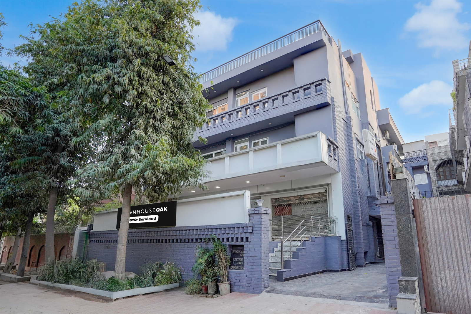 townhouse oak sector 31 noida