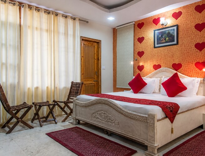 room-image