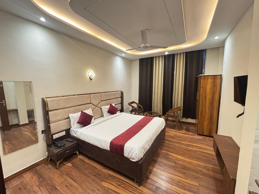 Hotel Royals, Zirakpur,,3 star