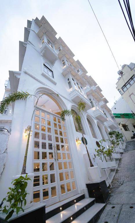 grandrosse boutique lake facing hotel