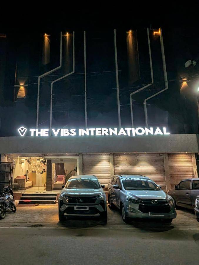 The Vibs International,Damoh,3 star