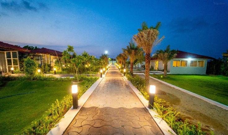 dusk and dawn beach resort