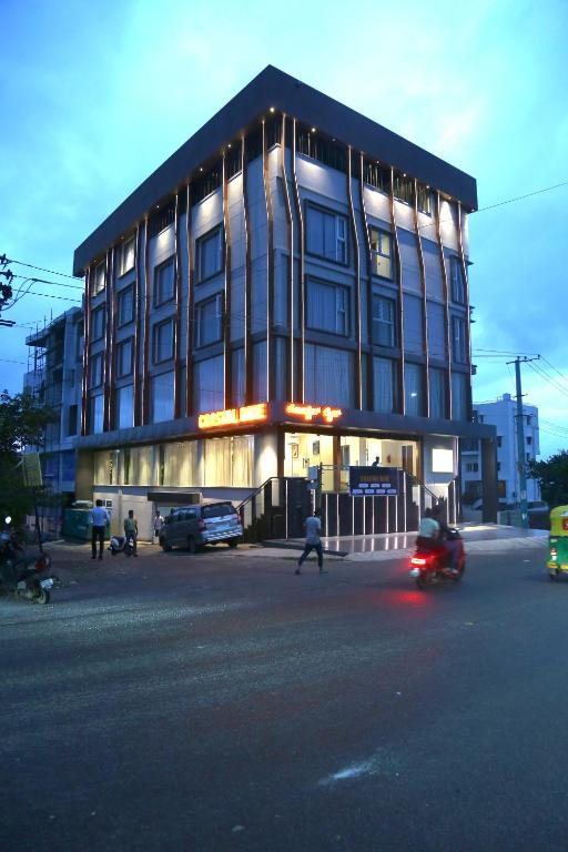 Roots Luxury Suits & Banquets,,4 star