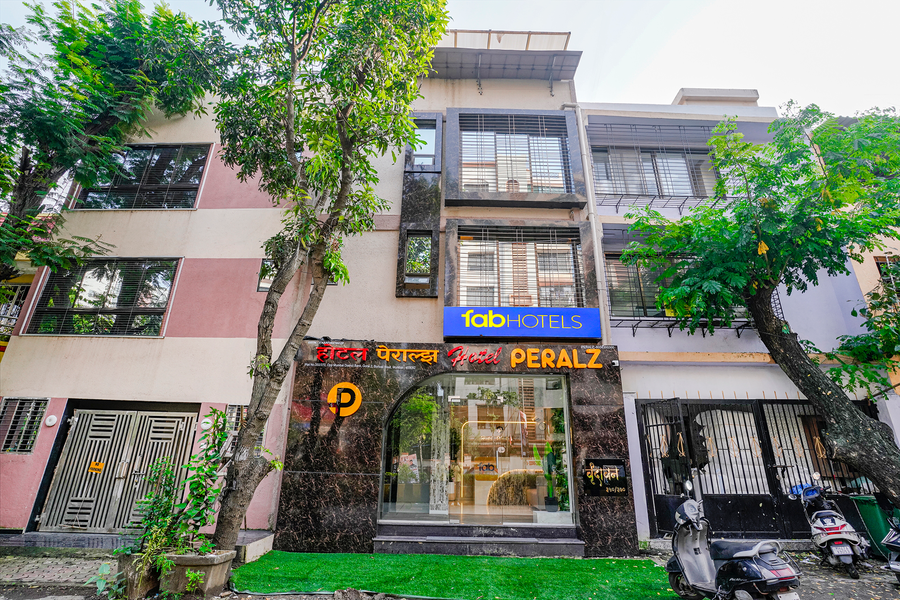 Fabhotel Peralz,,3 star