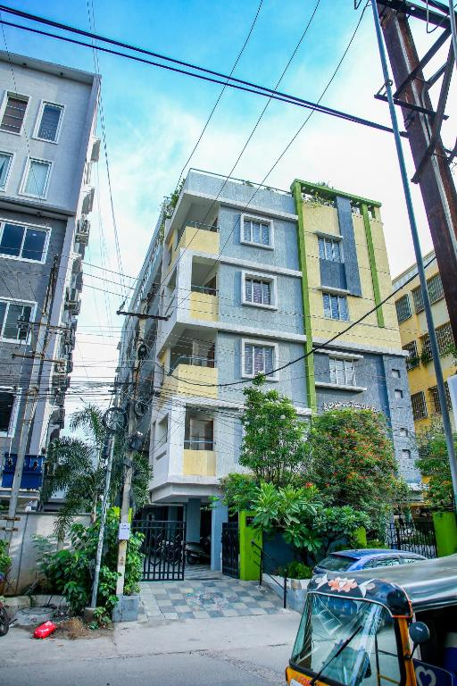 Sri Ramanjaneya Nilayam,,2 star