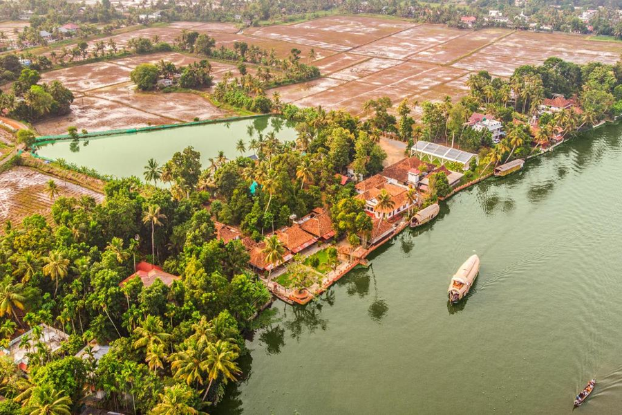alaya stays palm dale heritage backwater retreat with garden and restaurant