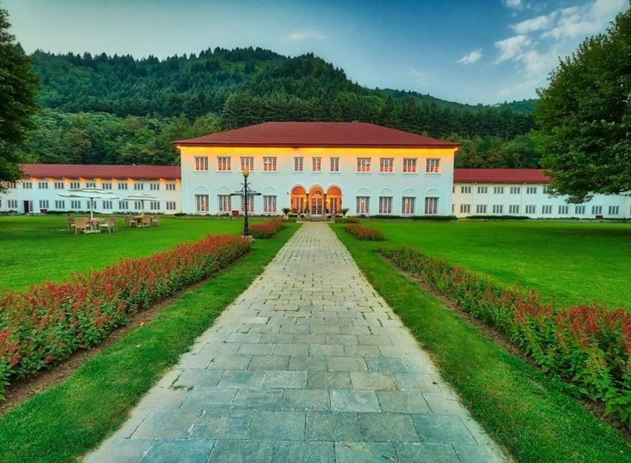 the lalit grand palace srinagar