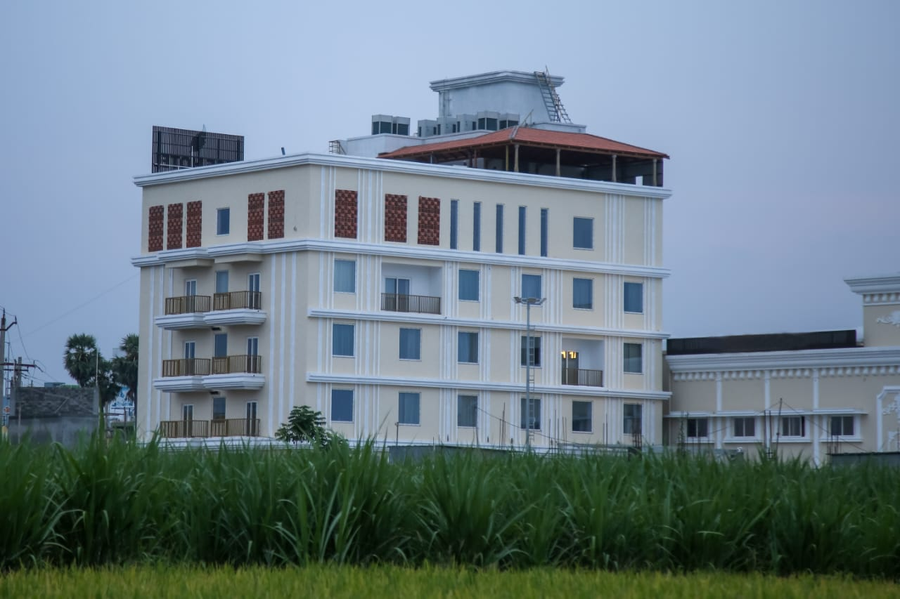 leaf hotel