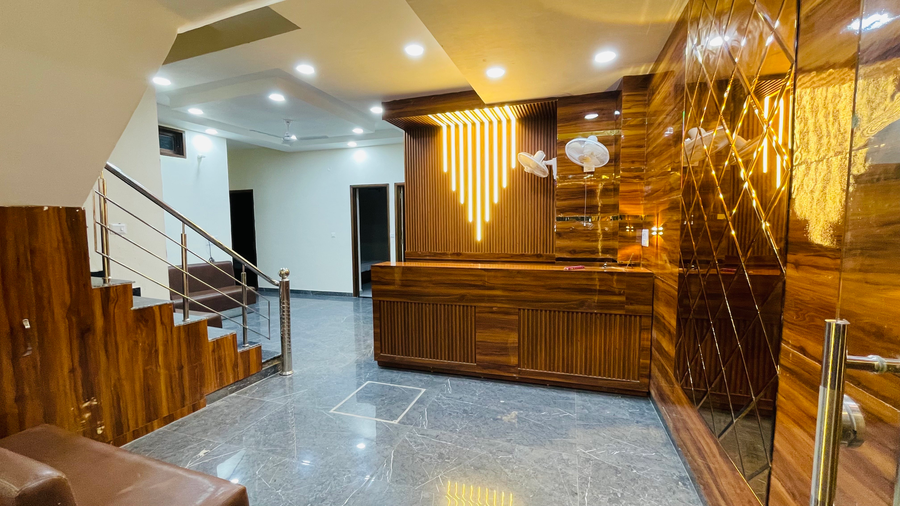 Hotel Av Grand,Hussianpura Chowk,3 star