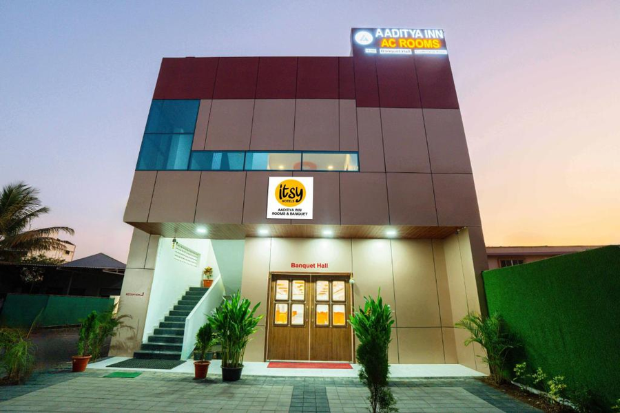 itsy hotels aaditya inn tathawade
