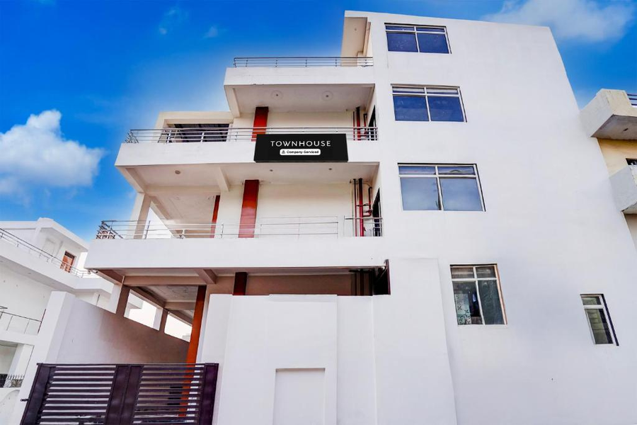 super townhouse faizabad road opp bbd university