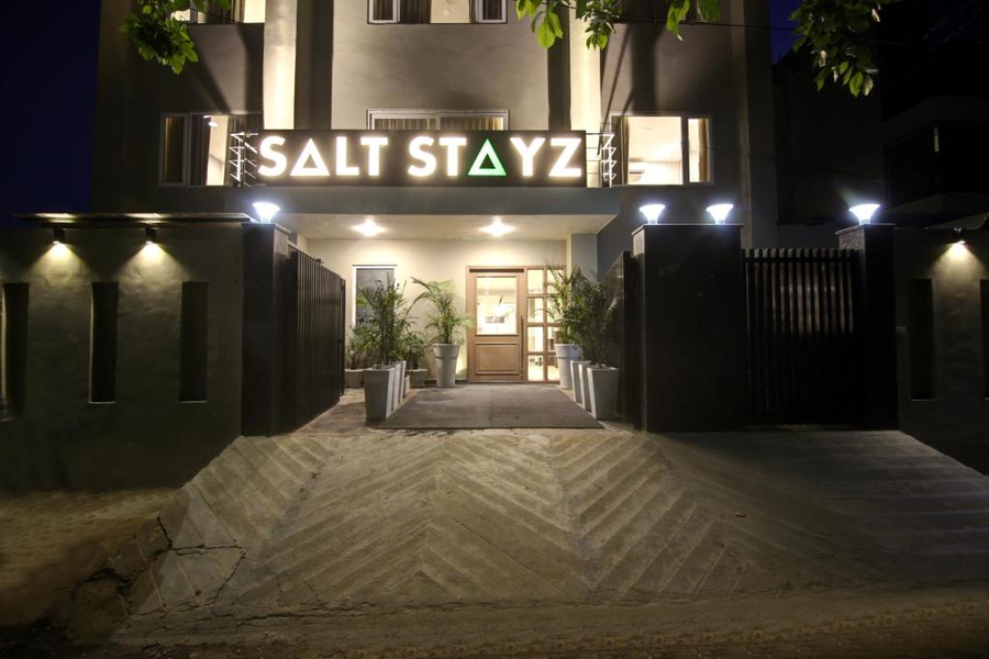 Saltstayz Select - Golf Course Road & Sector 27,Dlf Phase 1,4 star