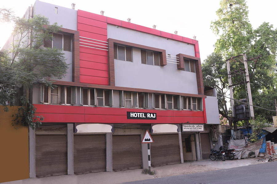 Hotel Raj Guest House,,3 star