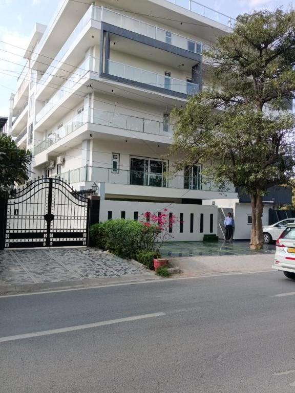 Hotel Urban Oasis Near Millennium Metro,Huda City Center,4 star