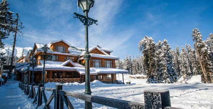 Heevan Retreat Gulmarg,Near Main Gulmarg Market,4 star