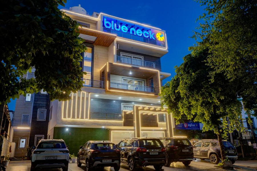 Blue Neck Hotel Sector -47,Medanta Medicity Area,3 star