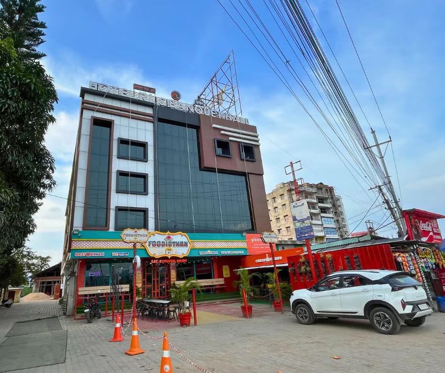 Hotel Rl And Banquet Hall,Jalukbari Flyover,3 star