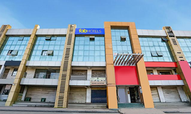 fabhotel raj villa