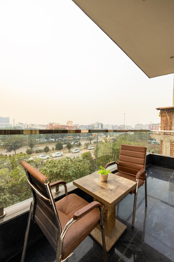 hotel aura grand sector 63 noida