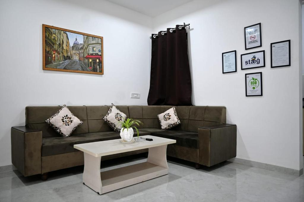 Staeg Mercury 1Bhk 102,83, Near, Bombay Hospital Service Rd, Chikitsak Nagar, Indore, Madhya Pradesh 452010,3 star