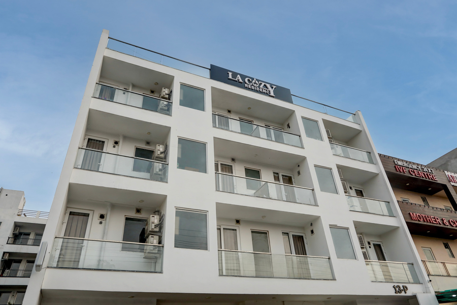 La Cozy Residency,Sector 52,3 star