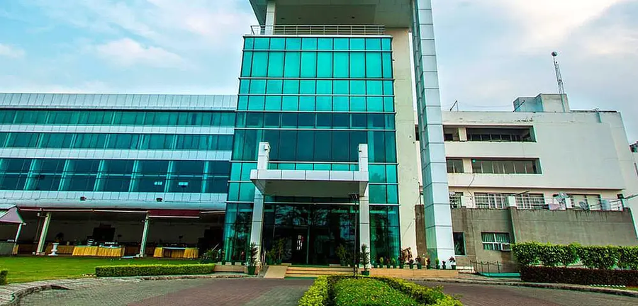 Hotel Amer Greens,Raisen>>Bhopal,3 star