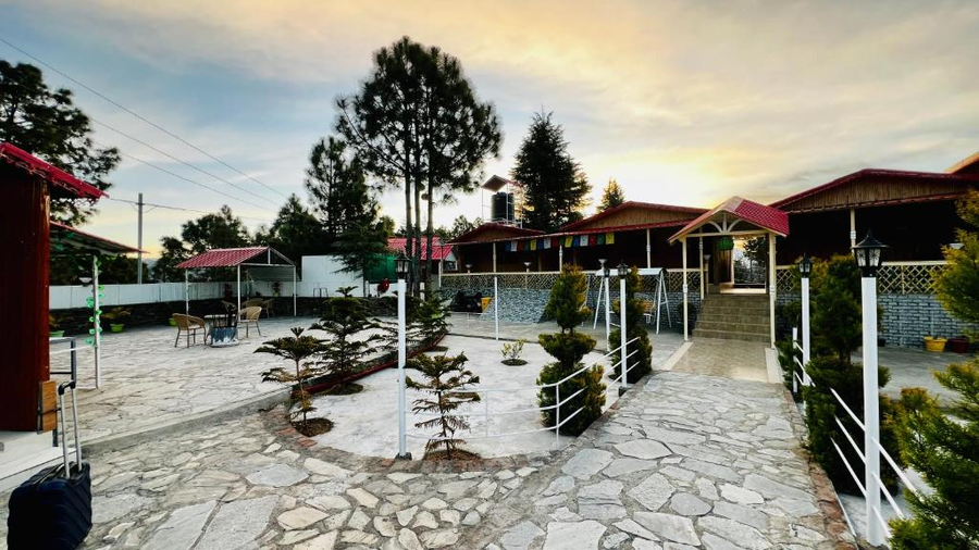The Chail Heights Hotel&Resort,,2 star