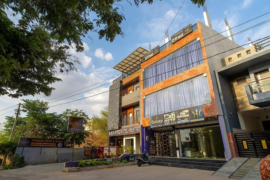 Majestic Hotel And Restro,,3 star